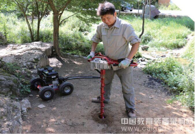 大孔径打孔钻机无需用水德严科技李磊13810032314