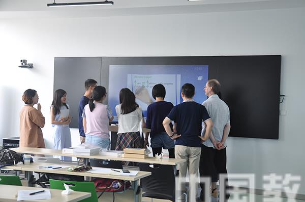 泛普智能黑板方案落地南京信息工程大学_中国